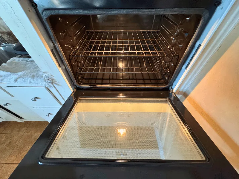 After deep cleaning - Sparkling clean oven interior